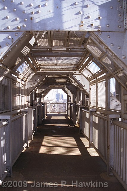 slides/08 - CAE010302_0020.jpg bridges George Washington Bridge Screened off path through the tower - 2002. Camera: Canon AE-1 Film: Kodacolor ASA 100